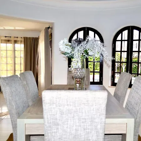 With Private Swimming Pool And Sea Views Nyaraló Albufeira