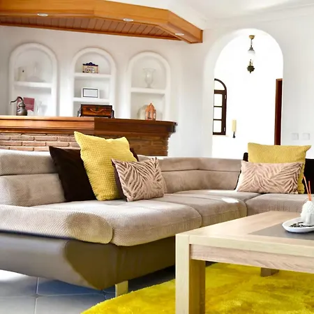 With Private Swimming Pool And Sea Views Albufeira